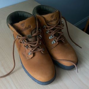 Timberland boots / hiking boots size 8.5 women’s